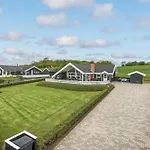 Vinkelbaek X Semesterbostad